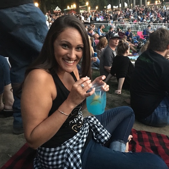 Meet your Posher, Christin - Picture 5 of 5